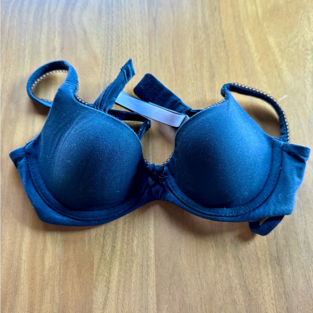 Victoria’s Secret Body by Victoria black bra size 32A
